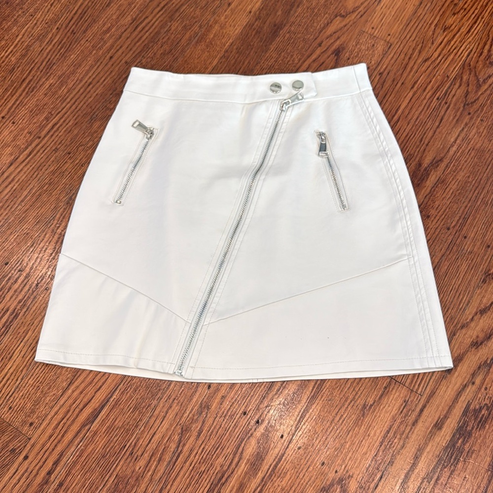 Kendall & Kylie White Faux Leather Mini Skirt with Zippers - Women's small
